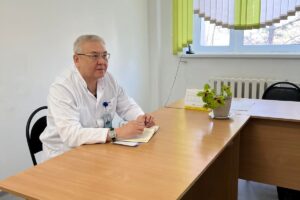 Прием родителей пациентов руководителем больницы Н.Кожиным